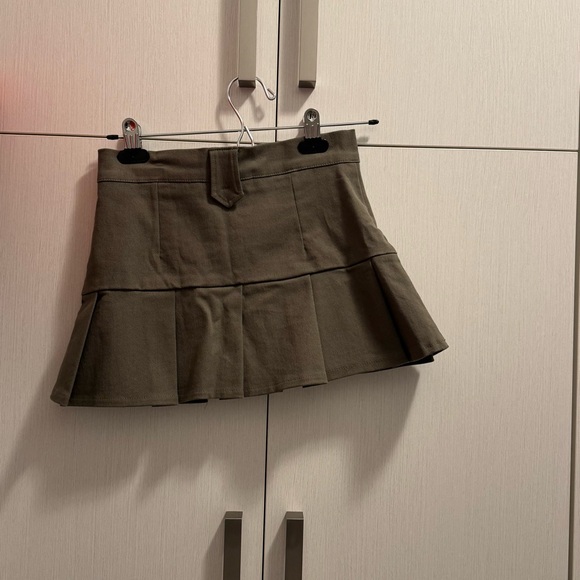 OAK + FORT Cargo Pleated Mini Skirt - Picture 3 of 5